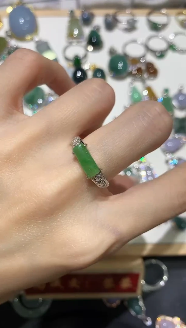 【闪购商品】翡翠吊坠(不含链)银S925镶嵌团购82