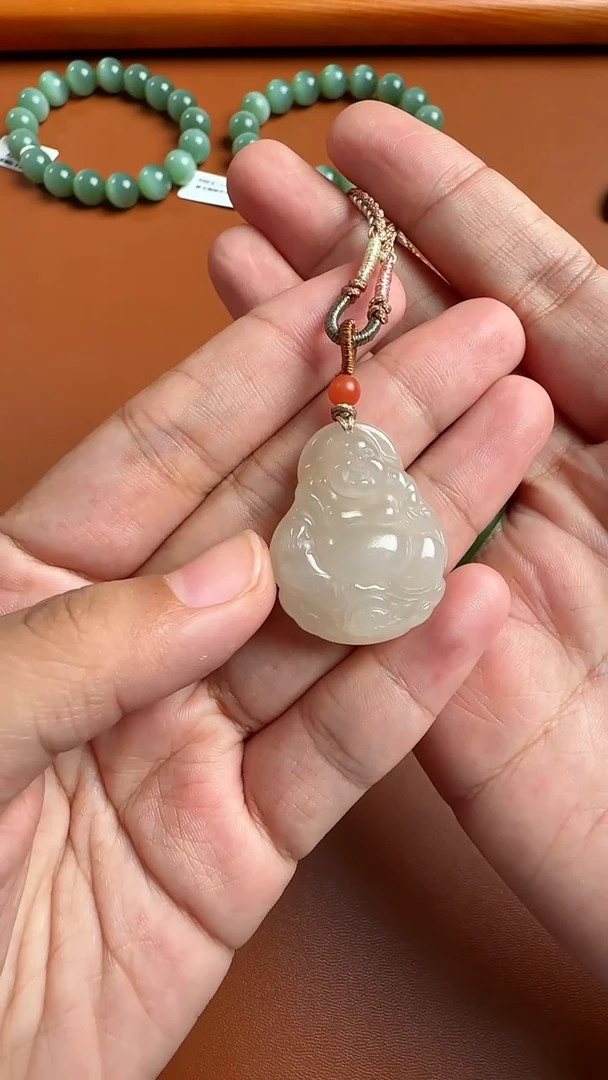 和田玉未镶嵌颈饰藕粉佛公吊坠