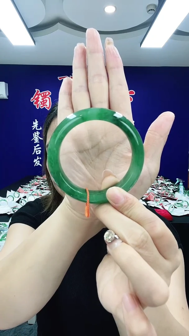 石英质玉（非洲翠）手镯未镶嵌1