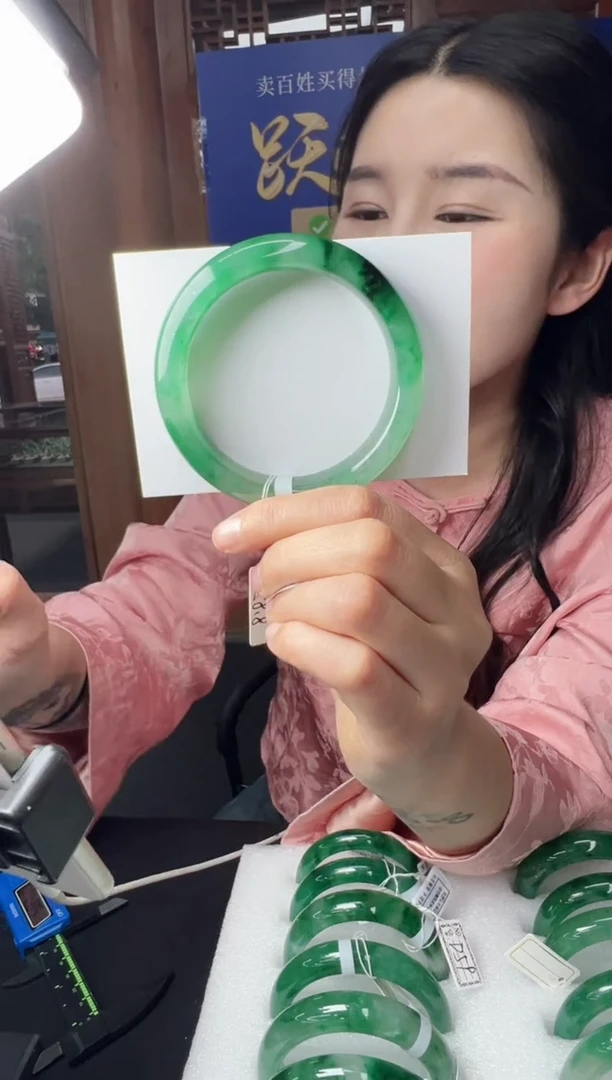 【闪购商品】石英质玉手镯未镶嵌1