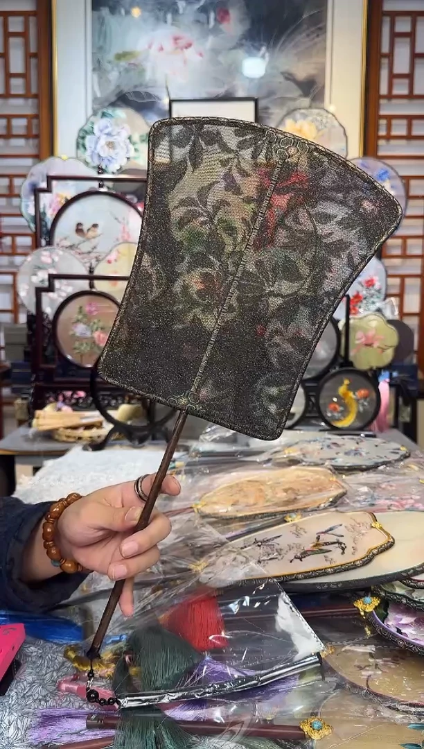 扇子葳*鱼纯手工苏绣团扇