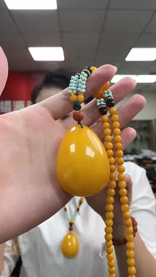 琥珀吊坠(赠链)未镶嵌天然蜜蜡水滴吊坠