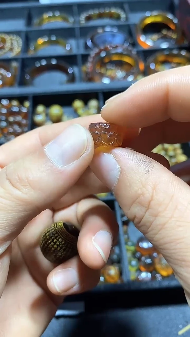 琥珀颈饰未镶嵌兰**心天然缅甸琥珀