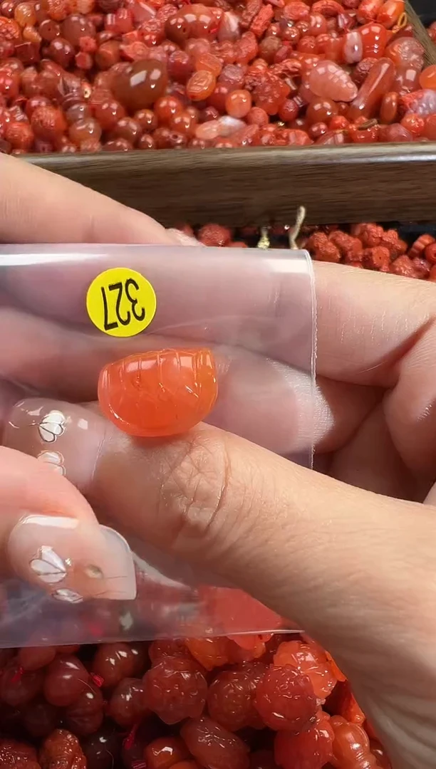 颈饰未镶嵌南红玛瑙1