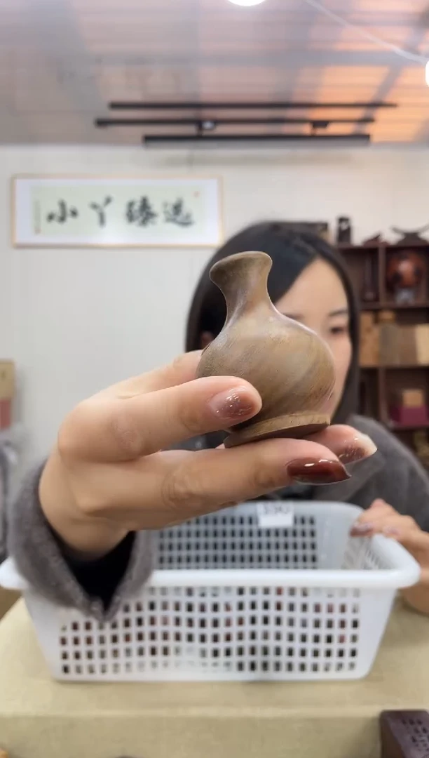 乌木类783大红酸枝花瓶（净瓶）单个