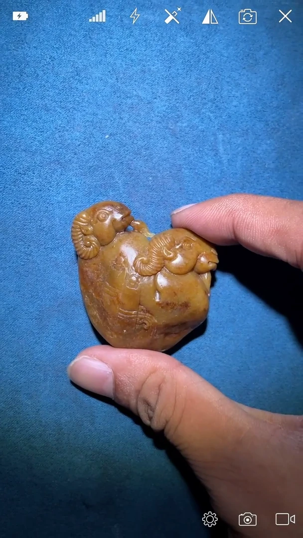 定制和田玉CQ 洋洋得意吊坠