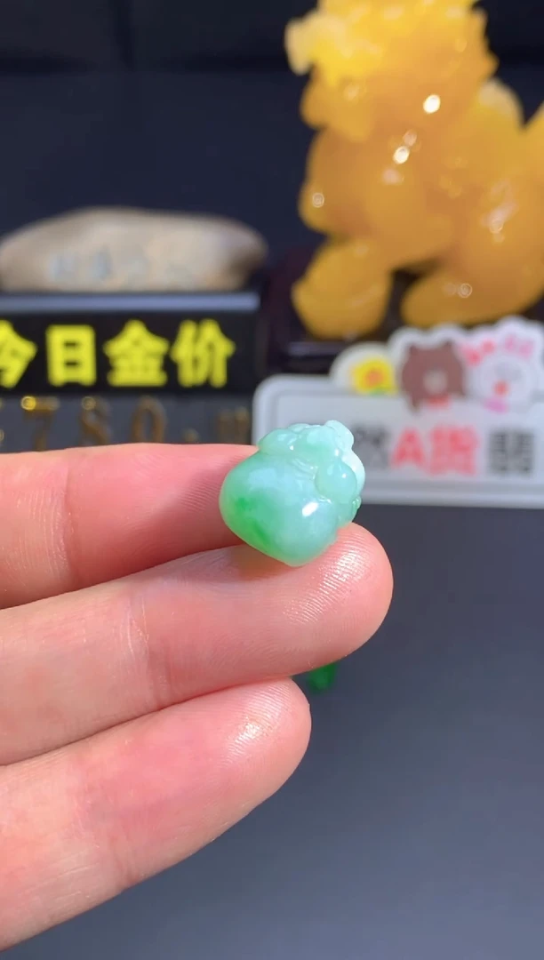 翡翠未镶嵌颈饰