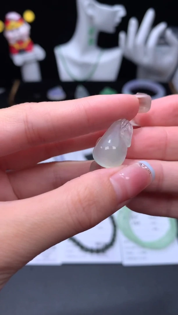 未镶嵌定制翡翠48小时鉴赏期 退货不扣服务费