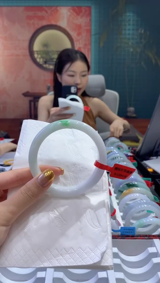 翡翠手镯未镶嵌多人07342