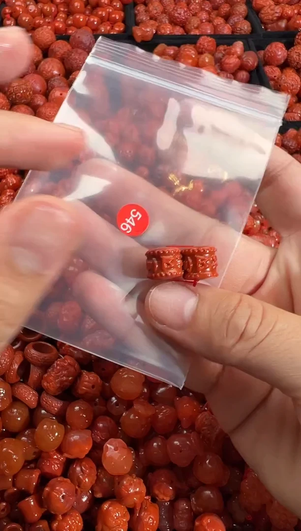 南红玛瑙未镶嵌颈饰1