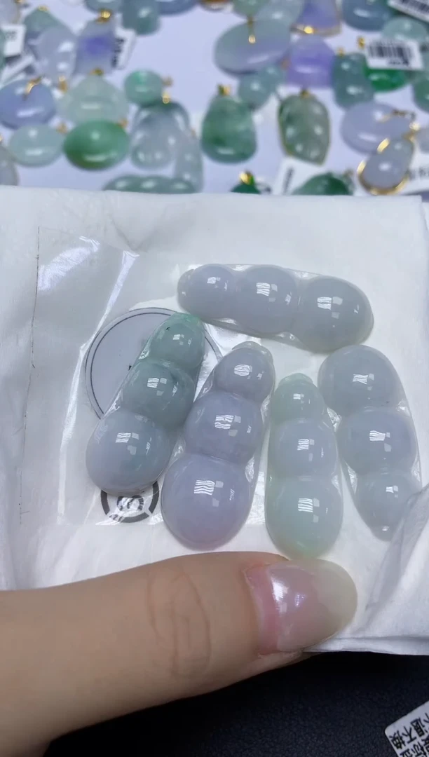 翡翠未镶嵌颈饰天然缅甸翡翠A货多样性发其一