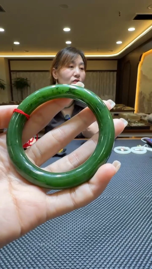 颈饰未镶嵌和田玉手镯