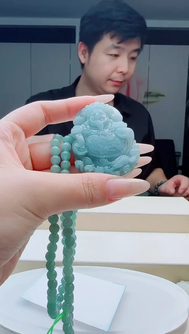 颈饰未镶嵌翡翠多样性发其中一