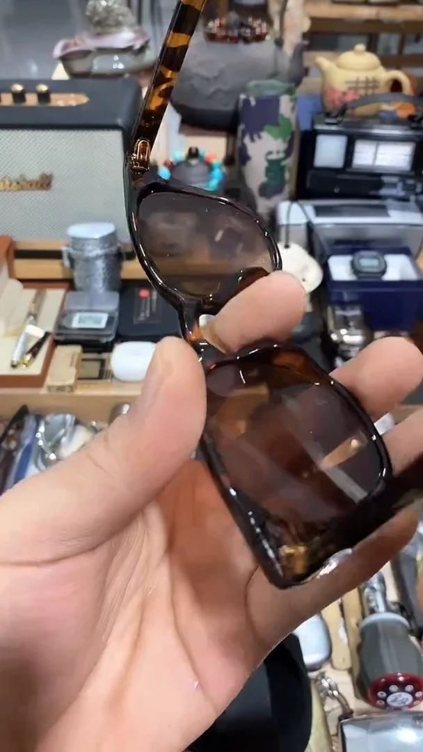 瓷片闪购商品  如图所示