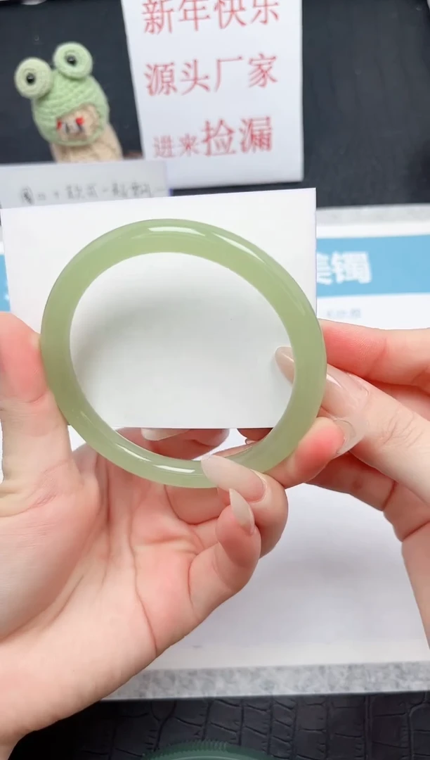 【闪购商品】石英质玉手镯未镶嵌22-63.2