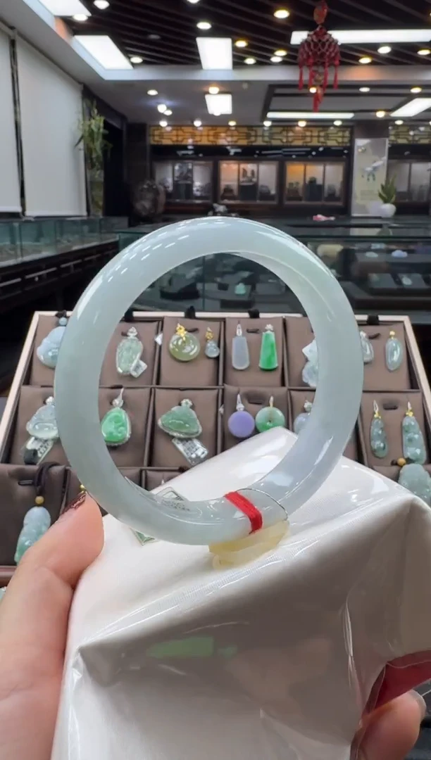 未镶嵌手镯翡翠白*水手镯