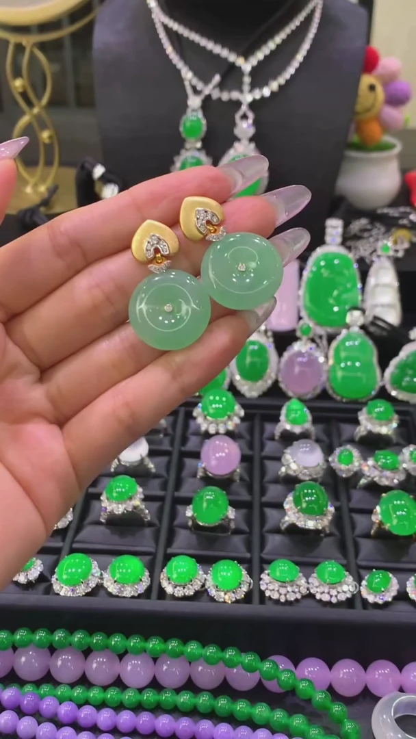 18K金镶嵌翡翠耳饰耳坠