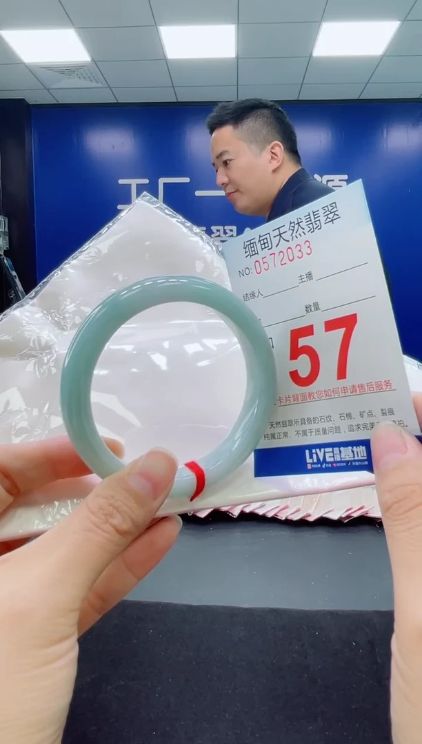 未镶嵌手镯翡翠天然翡翠手镯