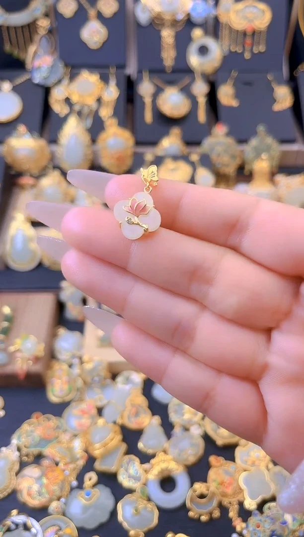 和田玉银S925镀金镶嵌颈饰荷花四叶草吊坠