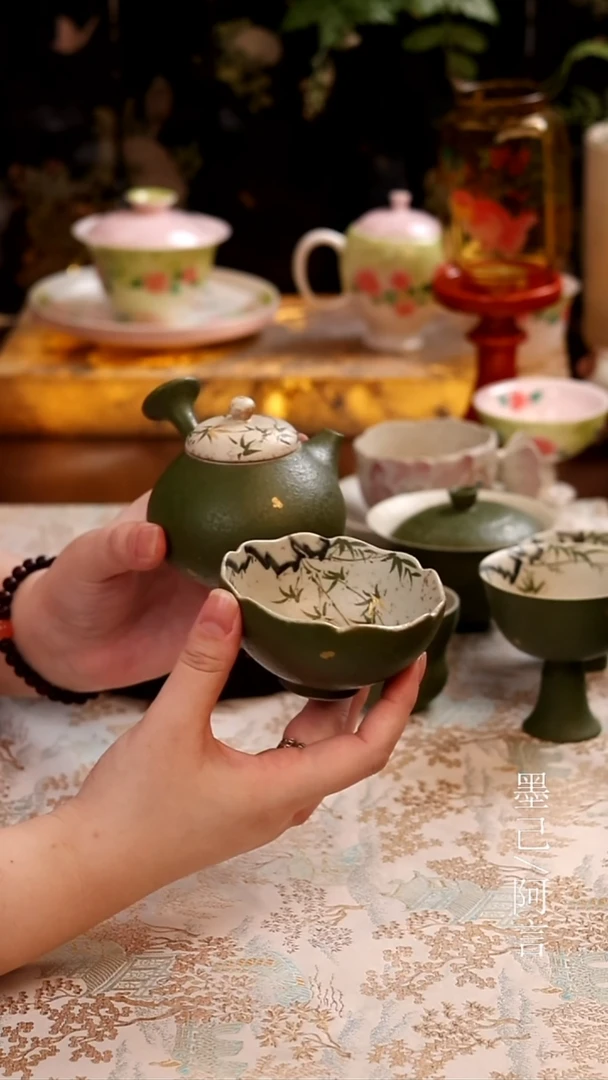 侧把壶加茶杯