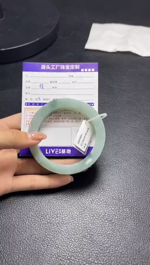 未镶嵌手镯定制翡翠玄*定制产品不退不换
