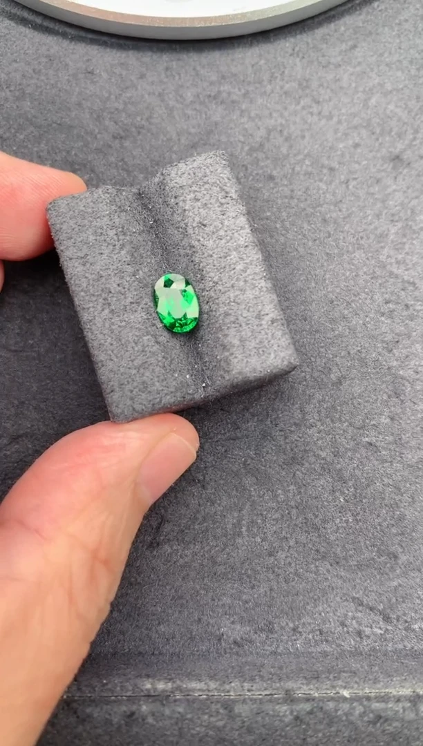 未镶嵌裸石石榴石（沙弗莱）1.08ct 沙弗莱BA