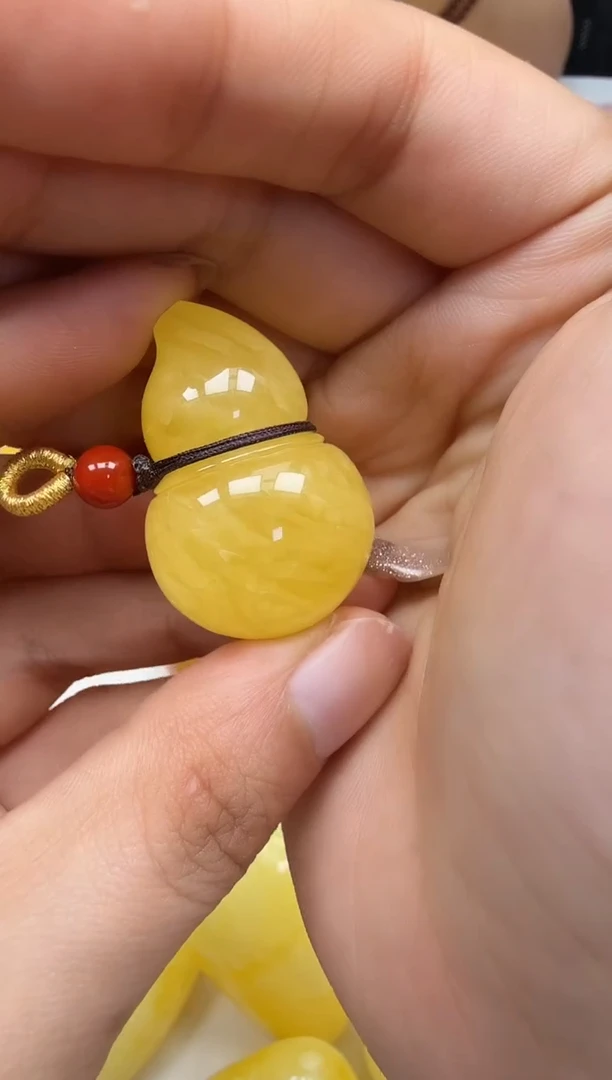 裸石琥珀未镶嵌如图