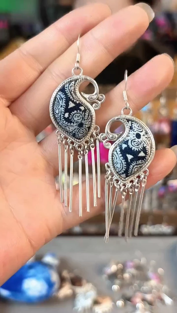 彩云南阁非遗老绣饰品333