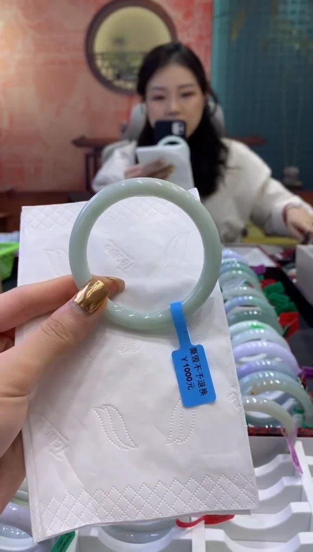 【闪购商品】翡翠手镯未镶嵌多人19416