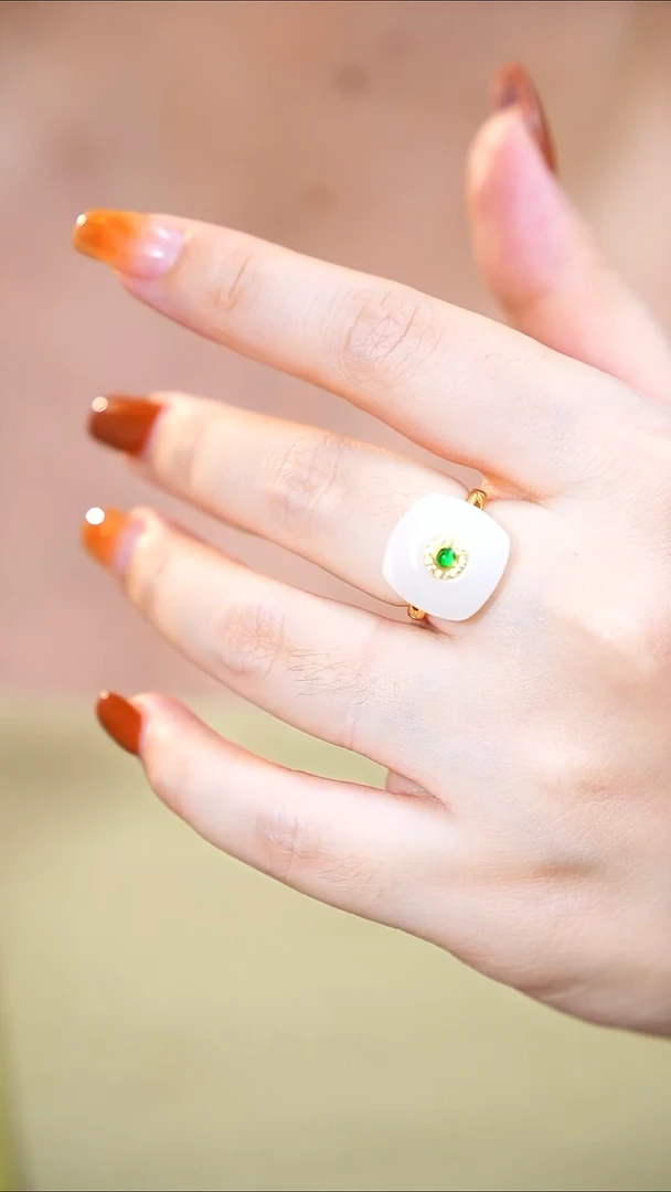 银S925镶嵌戒指和田玉戒指一个