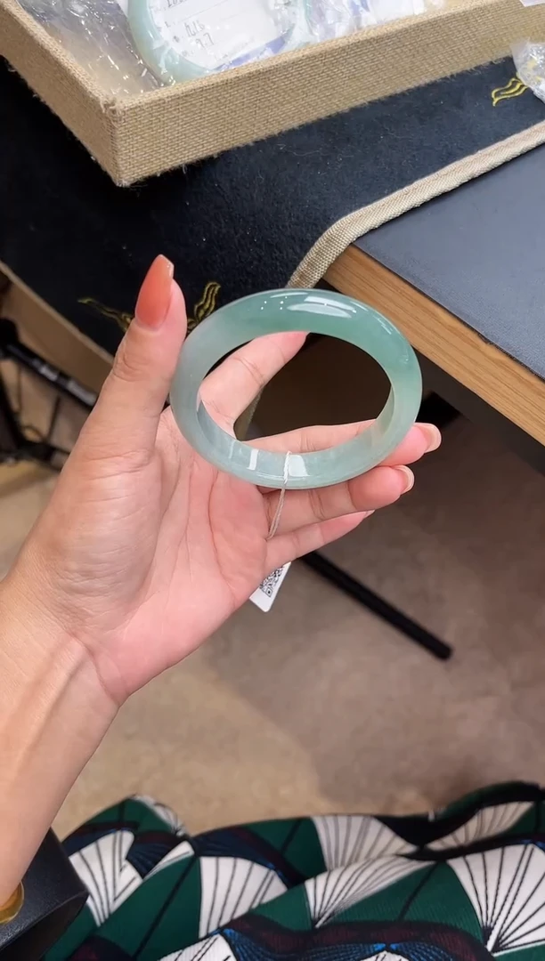 未镶嵌手镯翡翠手镯