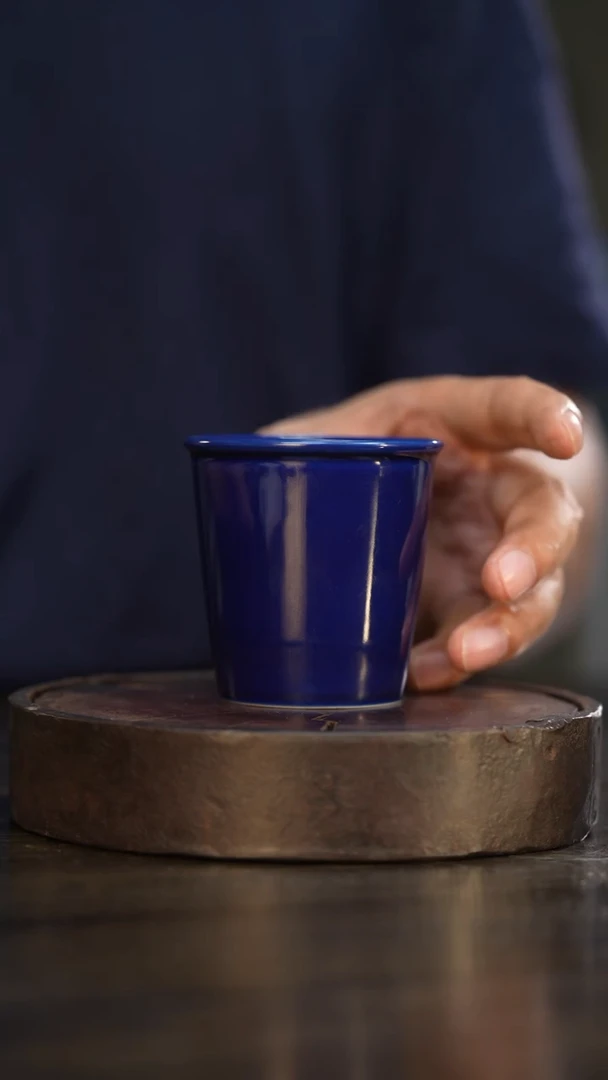 2柴房陶瓷柴烧宝蓝可乐杯，因柴烧特性，每只都略有不同~