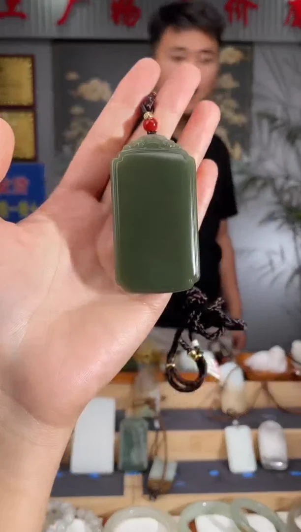 和田玉未镶嵌颈饰1