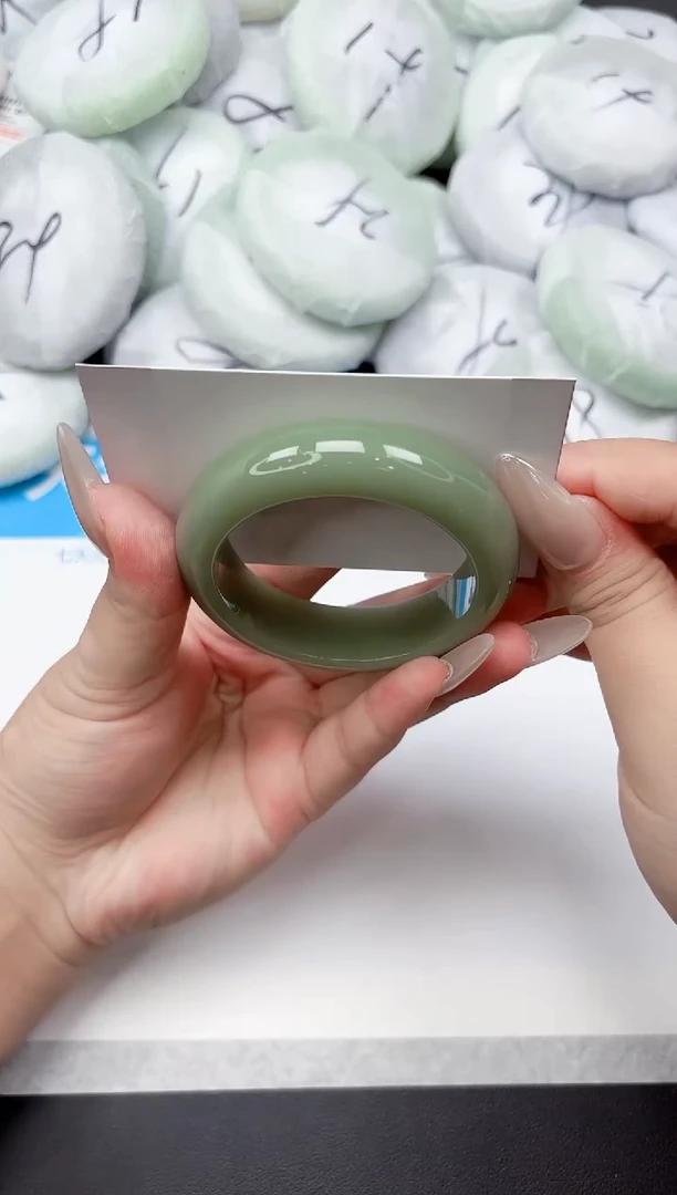 未镶嵌手镯石英质玉47-52.3