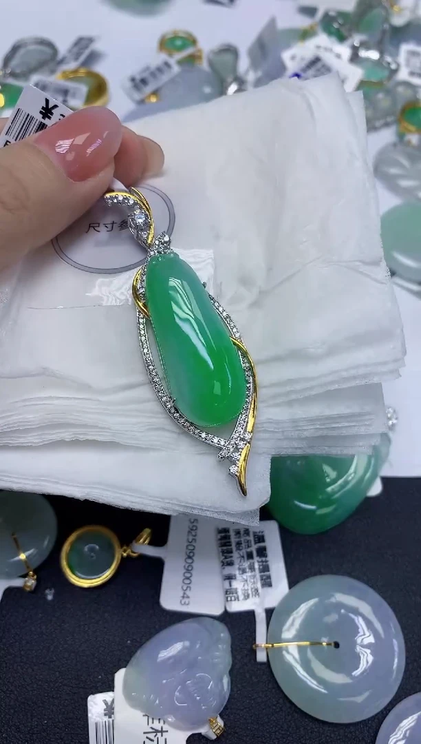 颈饰未镶嵌翡翠天然缅甸翡翠A货多样性发一件