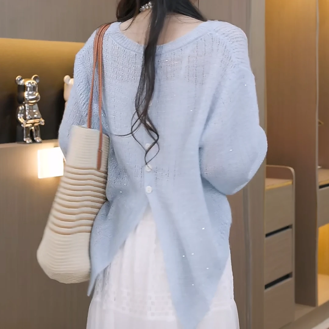 欧若风后背纽扣设计感亮丝针织衫女2025新款春季短款长袖罩衫上衣