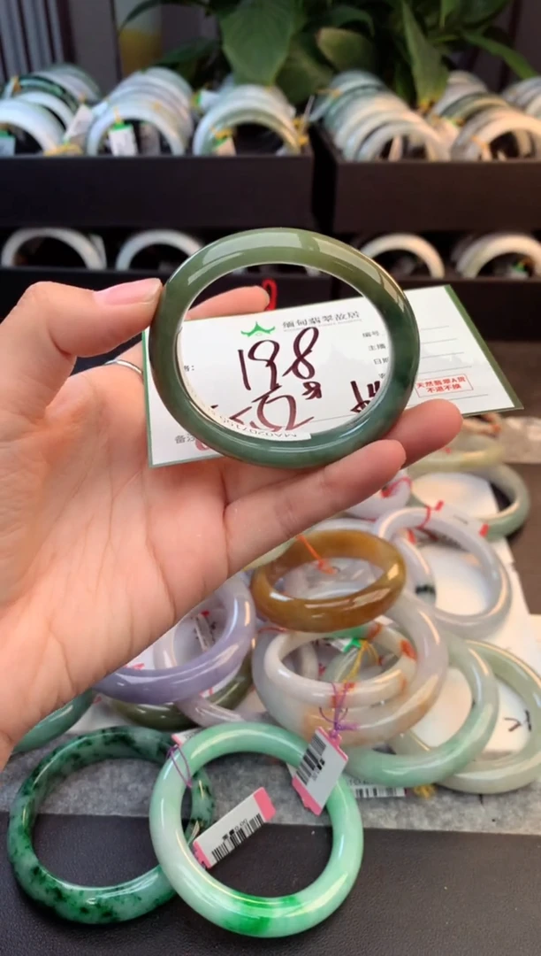 未镶嵌戒指翡翠毛货需精细抛光+多人