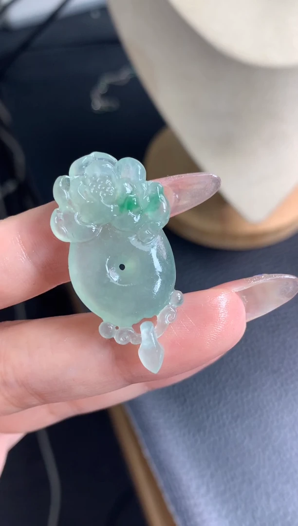 定制翡翠未镶嵌莲花扣