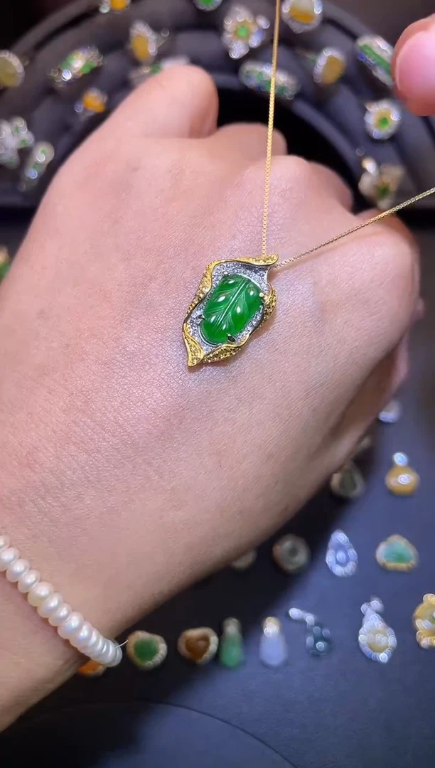 吊坠(不含链)18K金镶嵌翡翠1