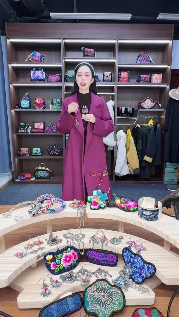 织绣A98蒙阿苏苗绣传承店