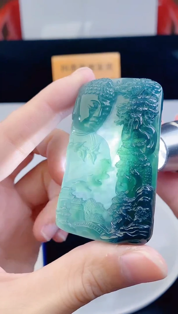 颈饰未镶嵌翡翠