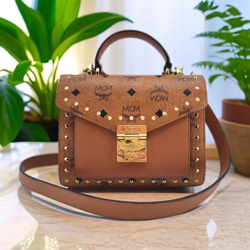 95新 MCM 干邑色铆钉邮差包 1752 2268