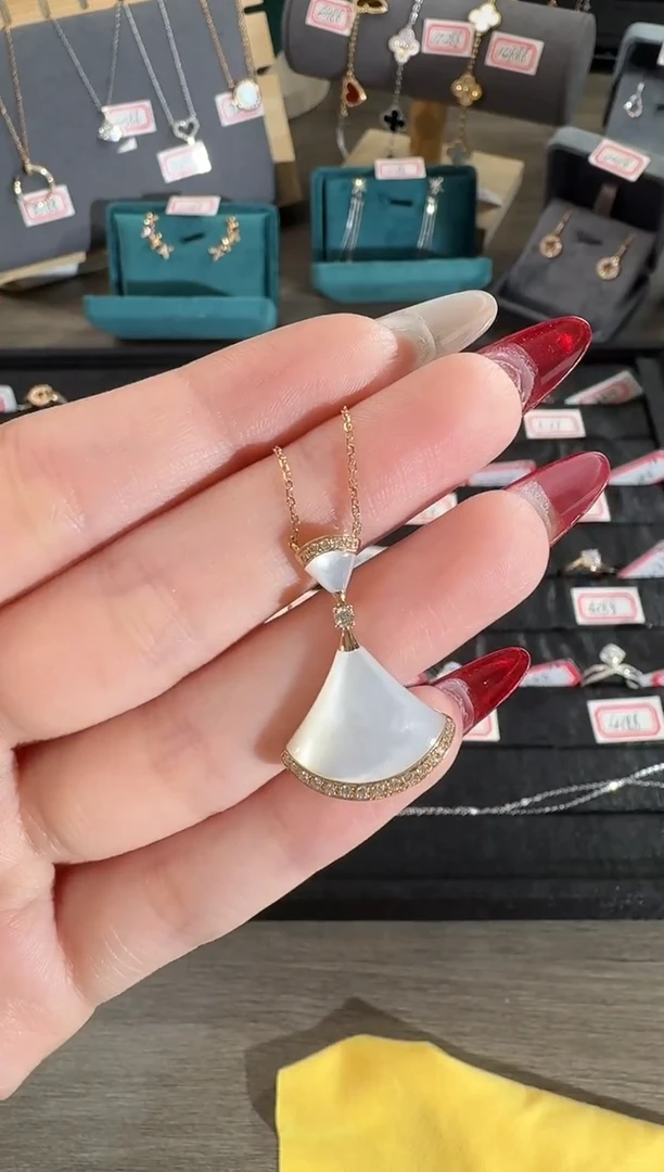 颈饰18K金镶嵌钻石5.59g