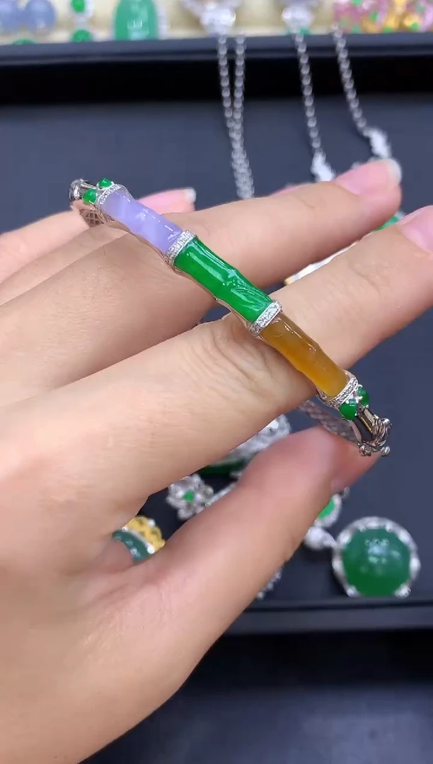 18K金镶嵌手镯翡翠399-中国好珍宝