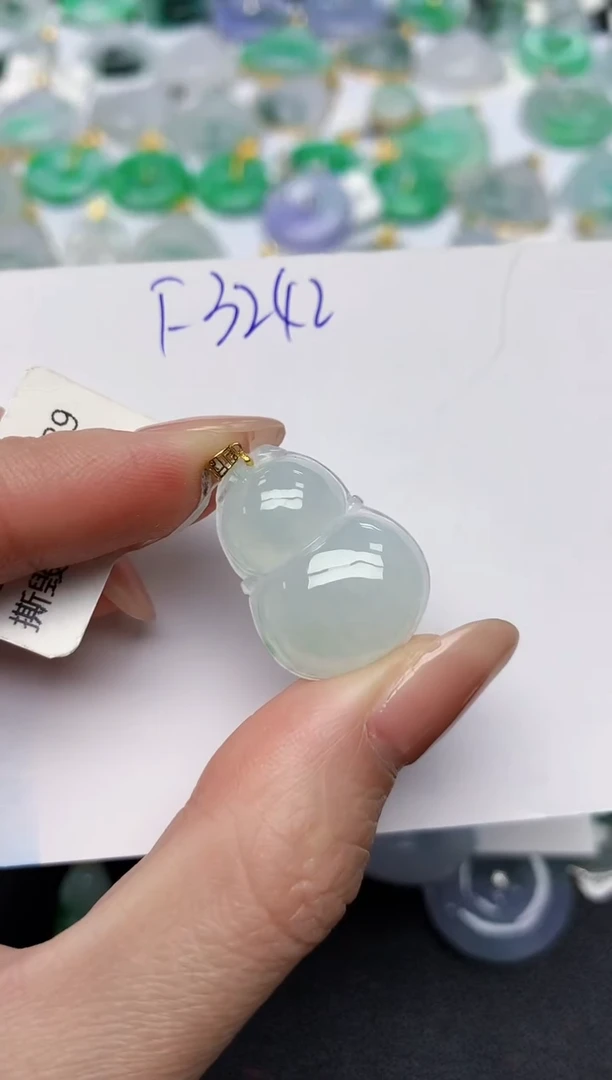 颈饰18K金镶嵌翡翠天然缅甸A货翡翠百元以上9元证书费自理