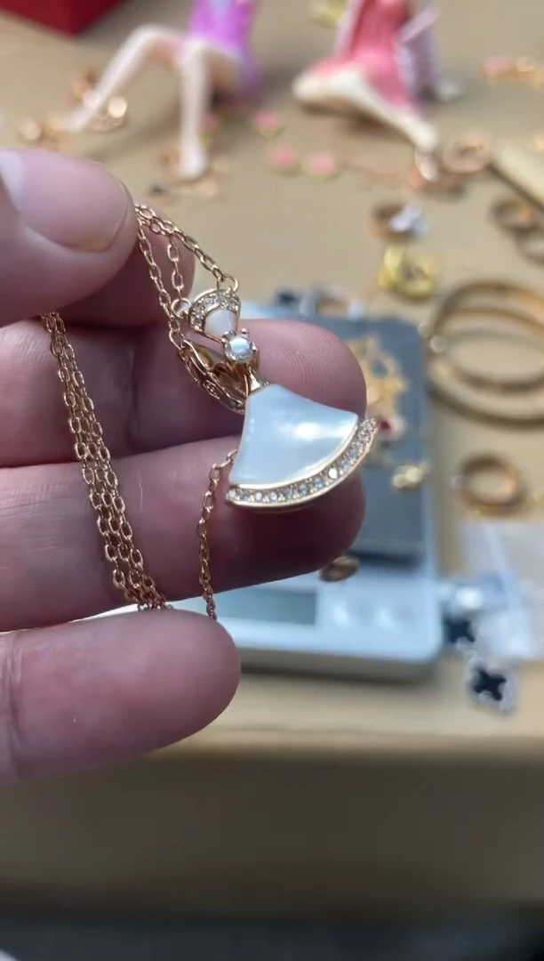 瓷片嘉荣当康大姐fu的总铺