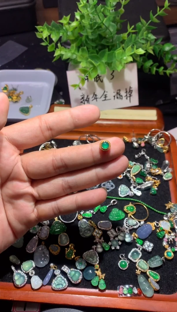 吊坠(不含链)未镶嵌翡翠1