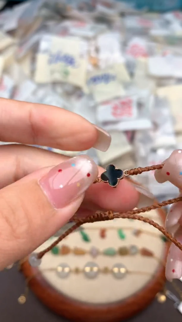 18K金镶嵌挂件翡翠一