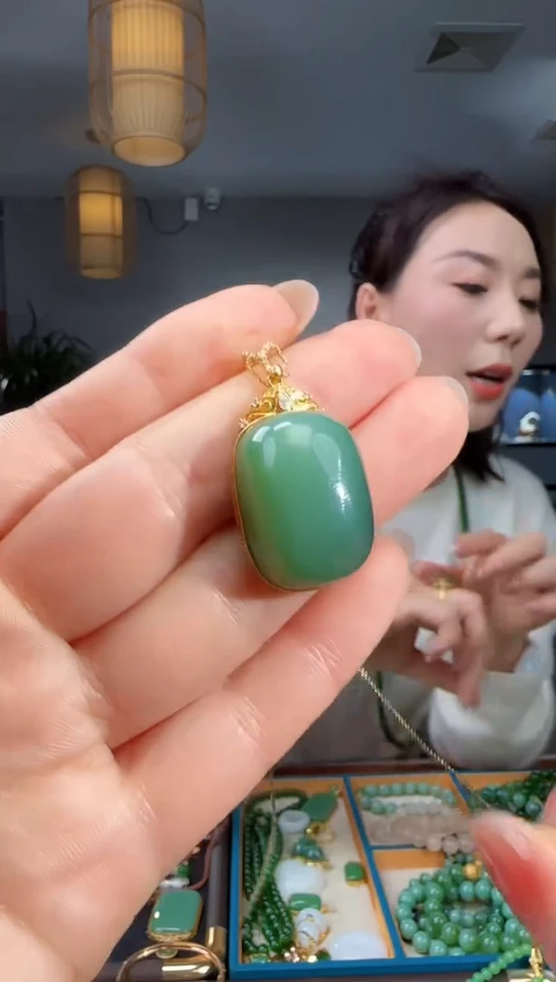 吊坠(不含链)18K金镶嵌和田玉1