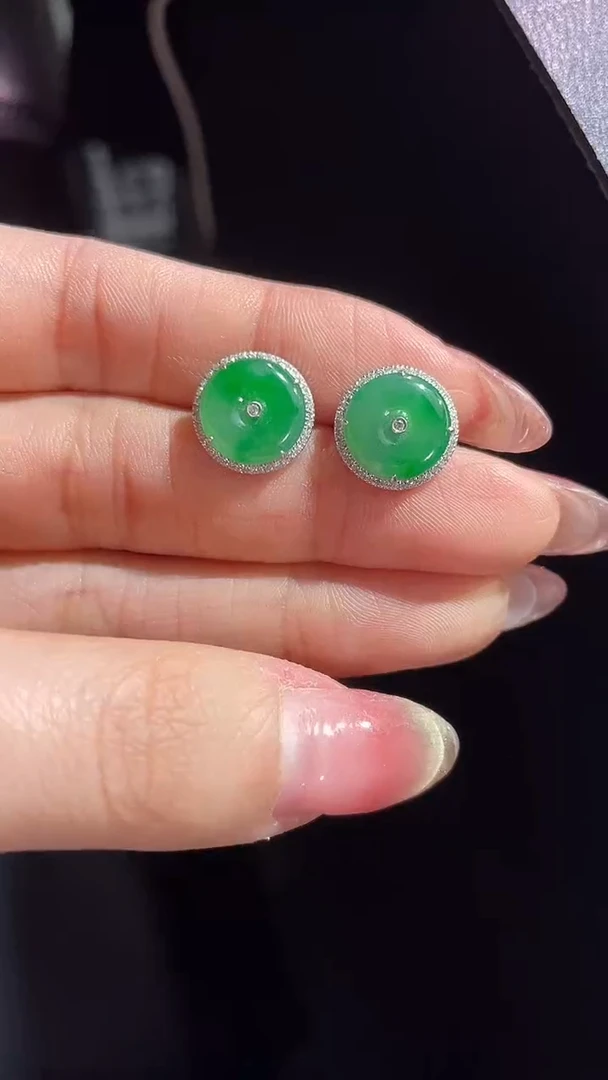 18K金镶嵌翡翠耳钉天然缅甸A货翡翠
